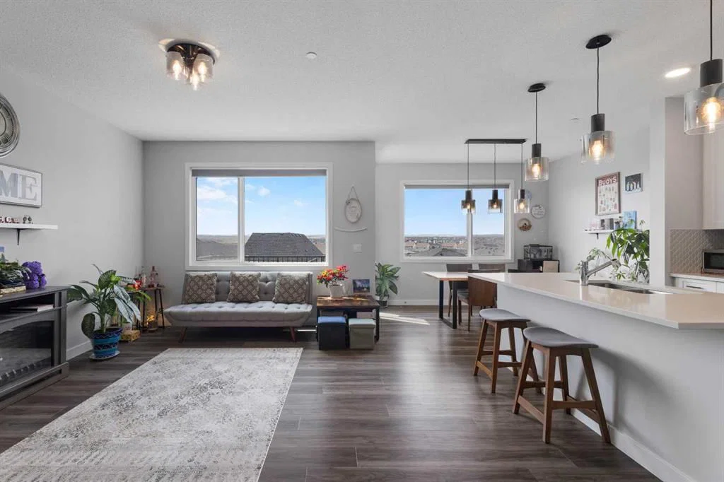 47 Lucas Terrace NW, Calgary — photo 4 of 44