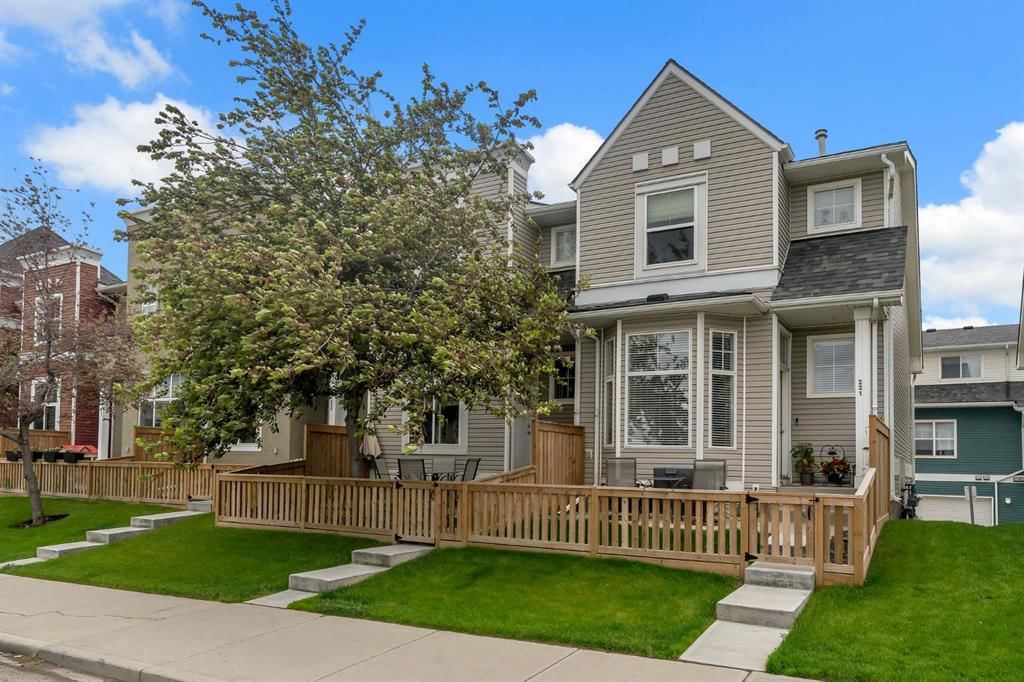 223 McKenzie Towne Gate SE, Calgary — photo 3 of 27