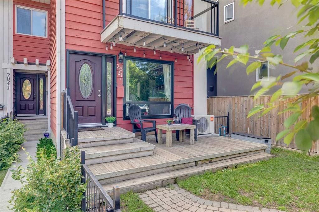 2621C 1 Avenue NW, Calgary — photo 2 of 32