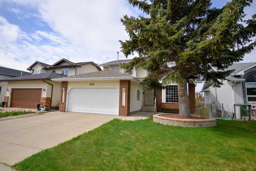 393 Hawktree Circle NW, Calgary — photo 2 of 49