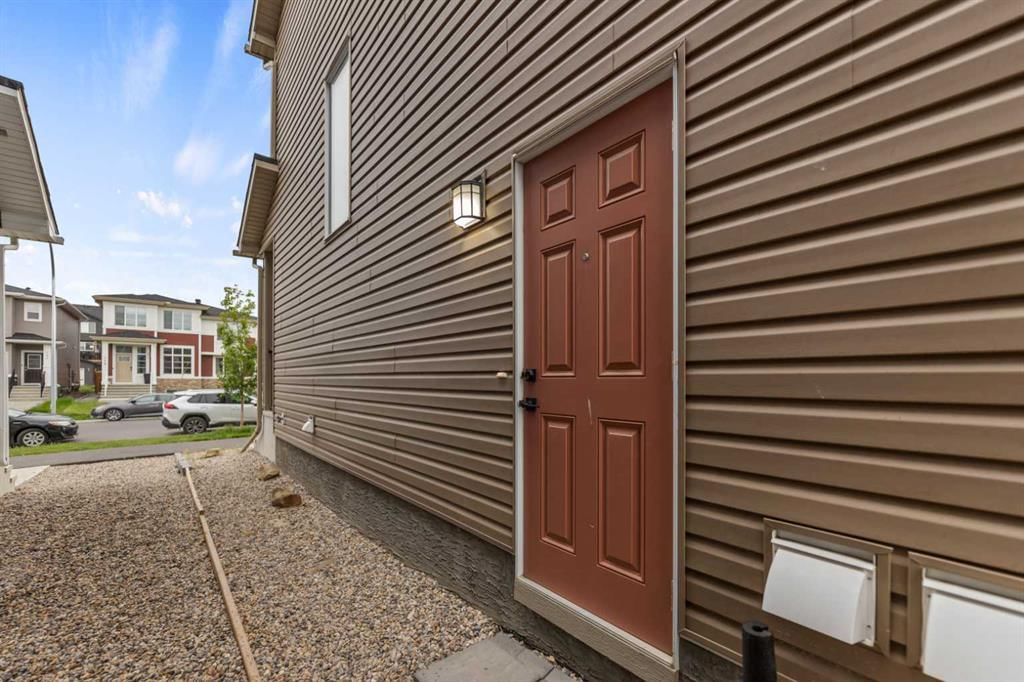 150 Ambleton Drive NW, Calgary — photo 4 of 37
