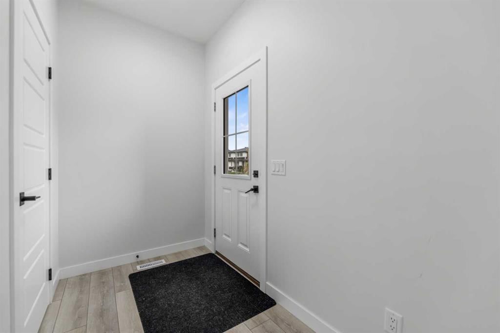 150 Ambleton Drive NW, Calgary — photo 5 of 37