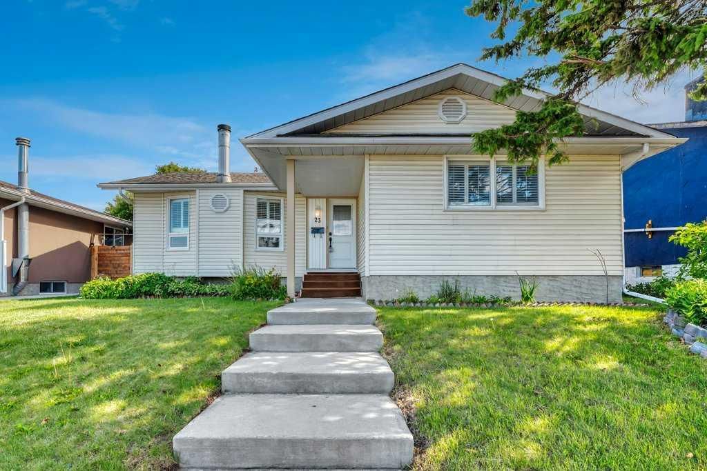 23 Penworth Crescent SE, Calgary — photo 2 of 33