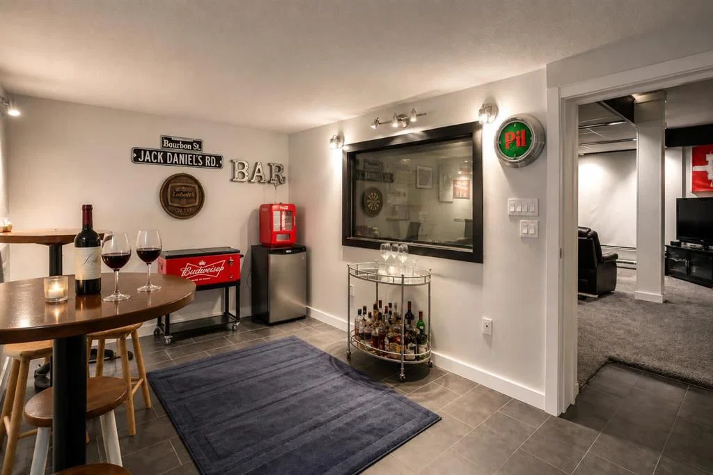 724 Willacy Drive SE, Calgary — photo 5 of 31