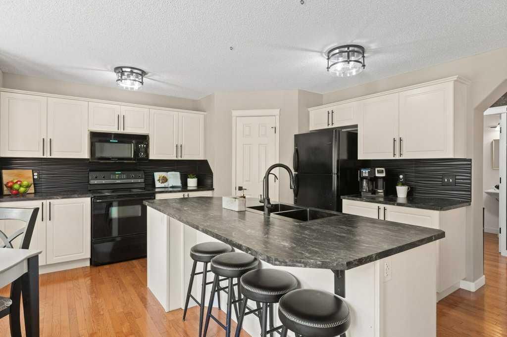 15 Valley Stream Circle NW, Calgary — photo 5 of 48