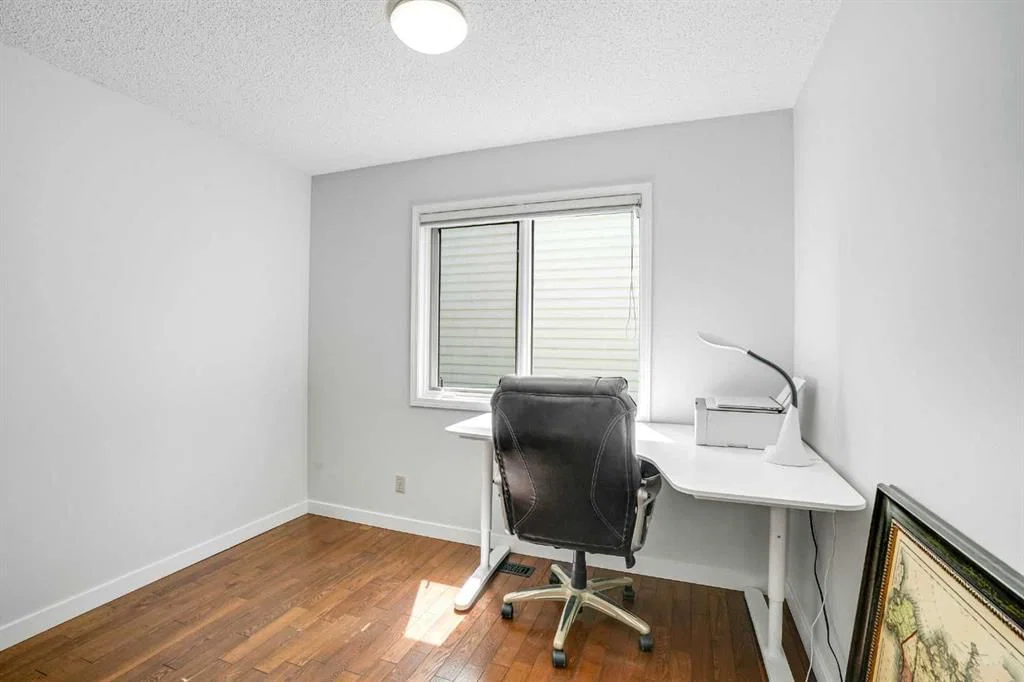 73 Riverview Close SE, Calgary — photo 3 of 50