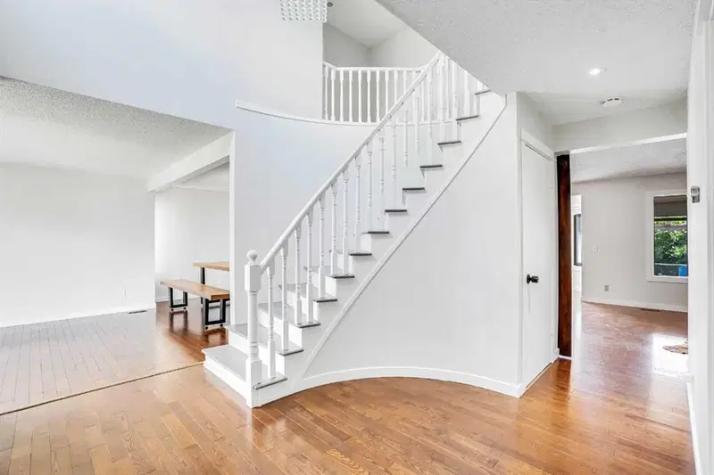73 Riverview Close SE, Calgary — photo 4 of 50