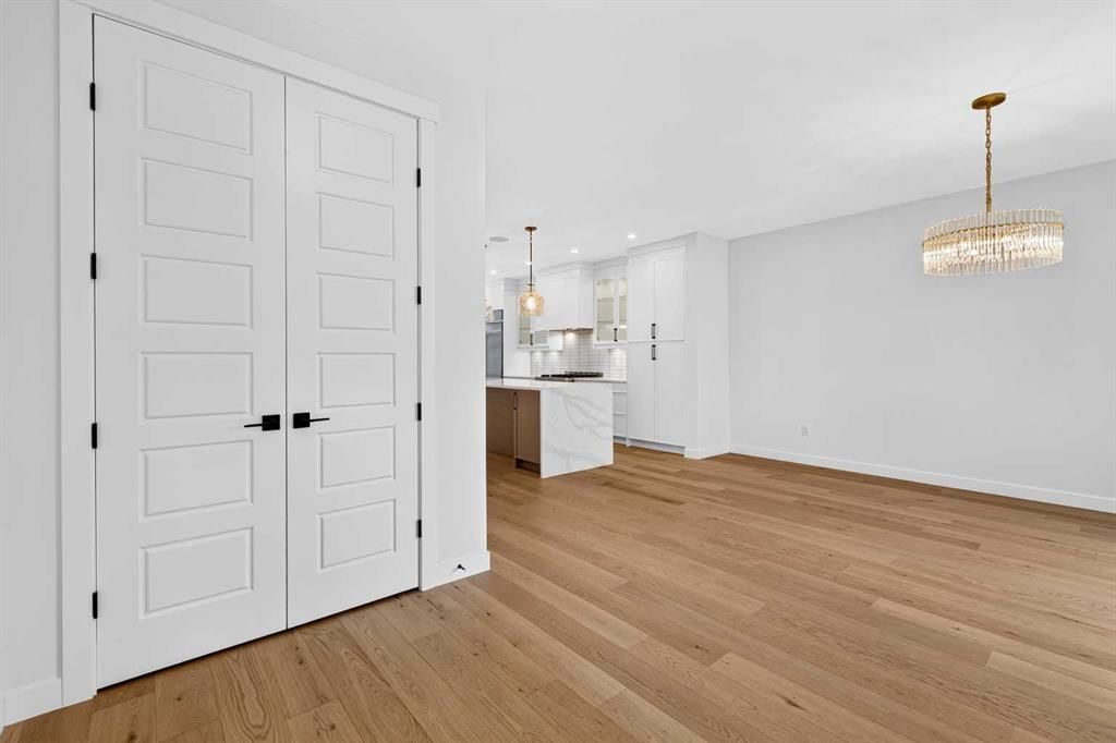 1746 49 Avenue SW, Calgary — photo 4 of 50