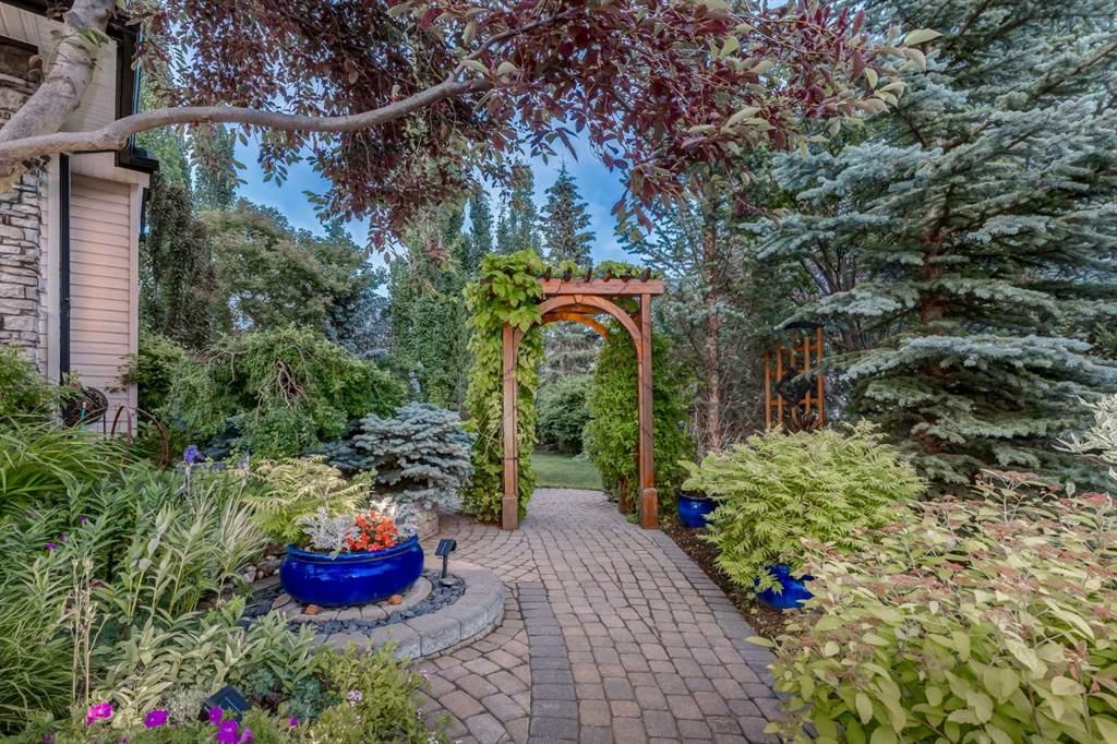 10450 ROCKYLEDGE Street NW, Calgary — photo 5 of 49