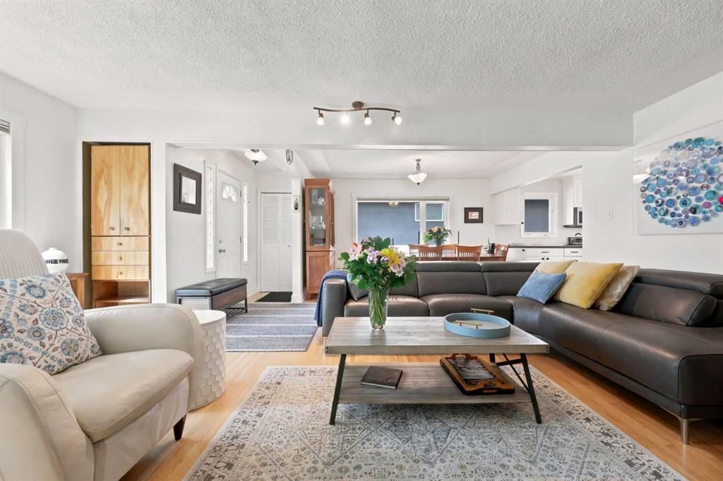 3518 3 Avenue SW, Calgary — photo 4 of 50