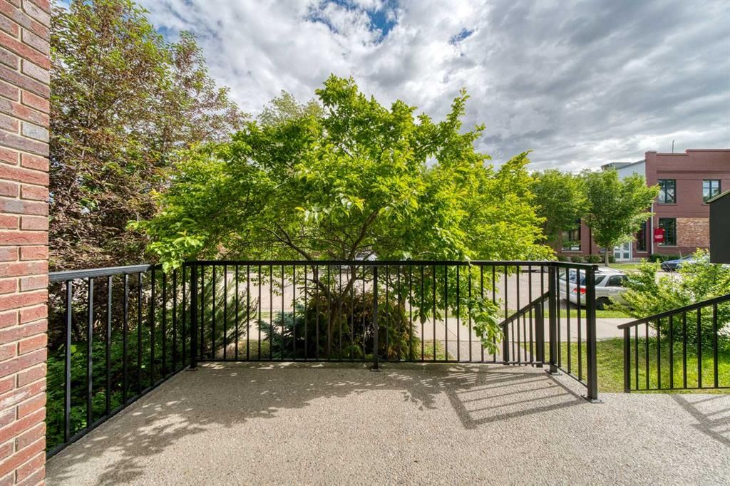 740 24 Avenue SE, Calgary — photo 5 of 43