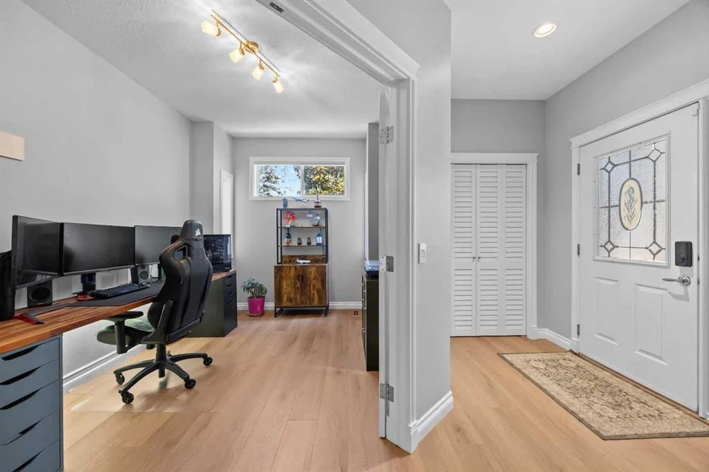 18 Hidden Creek Manor NW, Calgary — photo 3 of 43