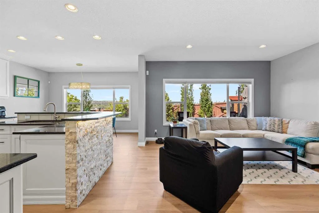 18 Hidden Creek Manor NW, Calgary — photo 4 of 43