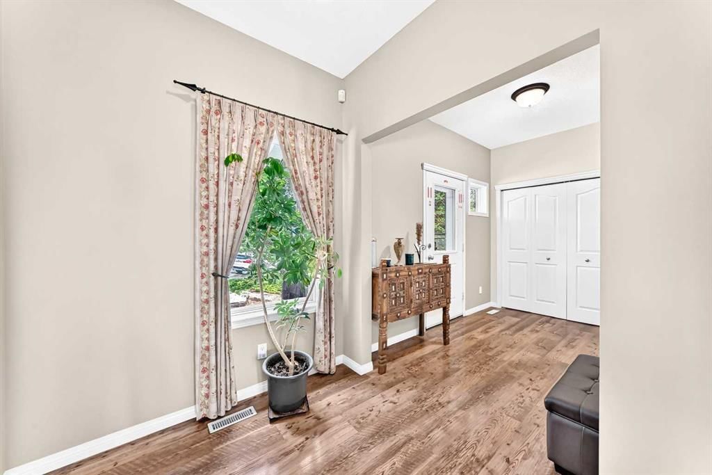 10 Hidden Creek View NW, Calgary — photo 4 of 50