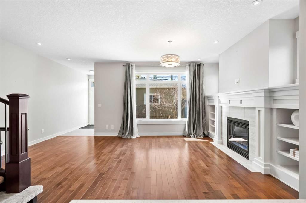 2427 22A Street NW, Calgary — photo 4 of 49