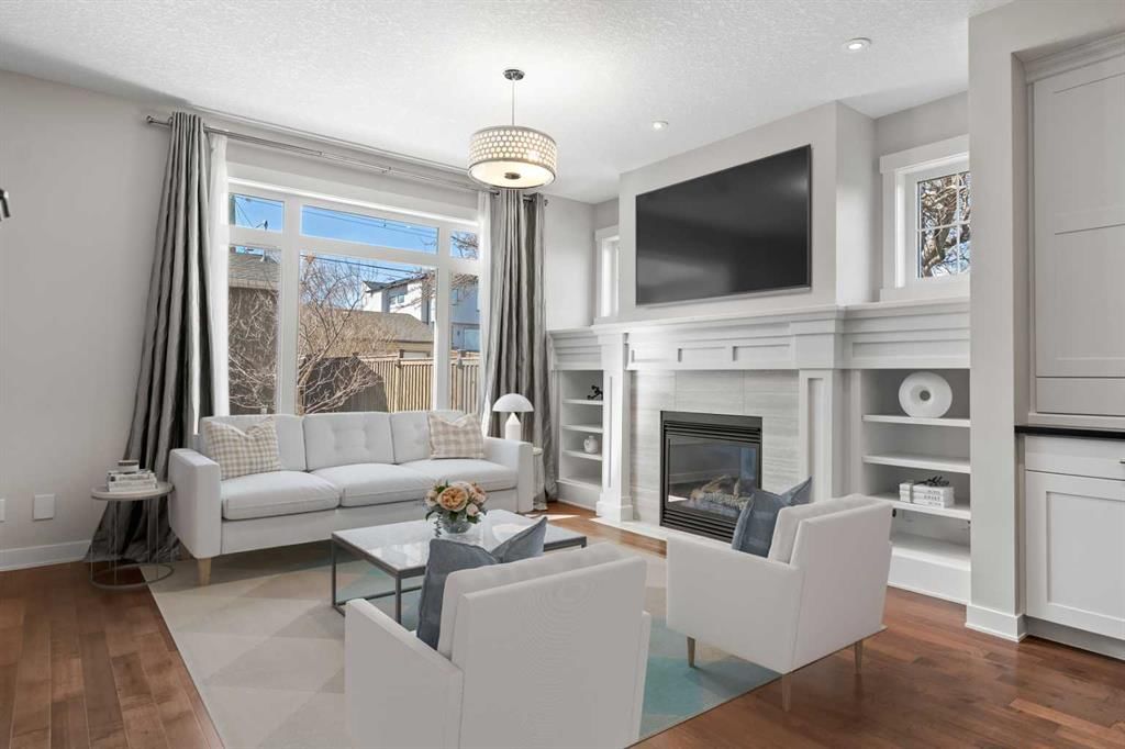 2427 22A Street NW, Calgary — photo 5 of 49