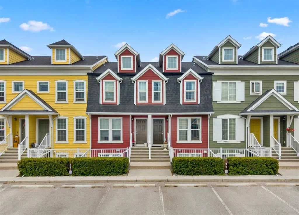 517 Mckenzie Towne Close SE, Calgary — main listing photo