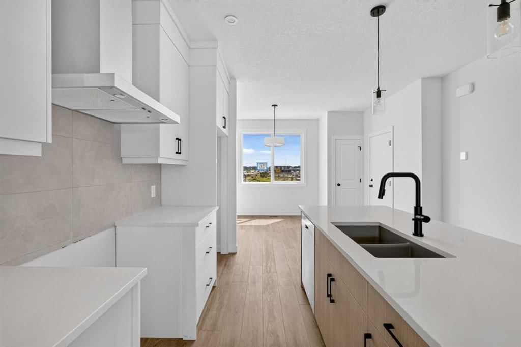 26 Starling Boulevard NW, Calgary — photo 4 of 34