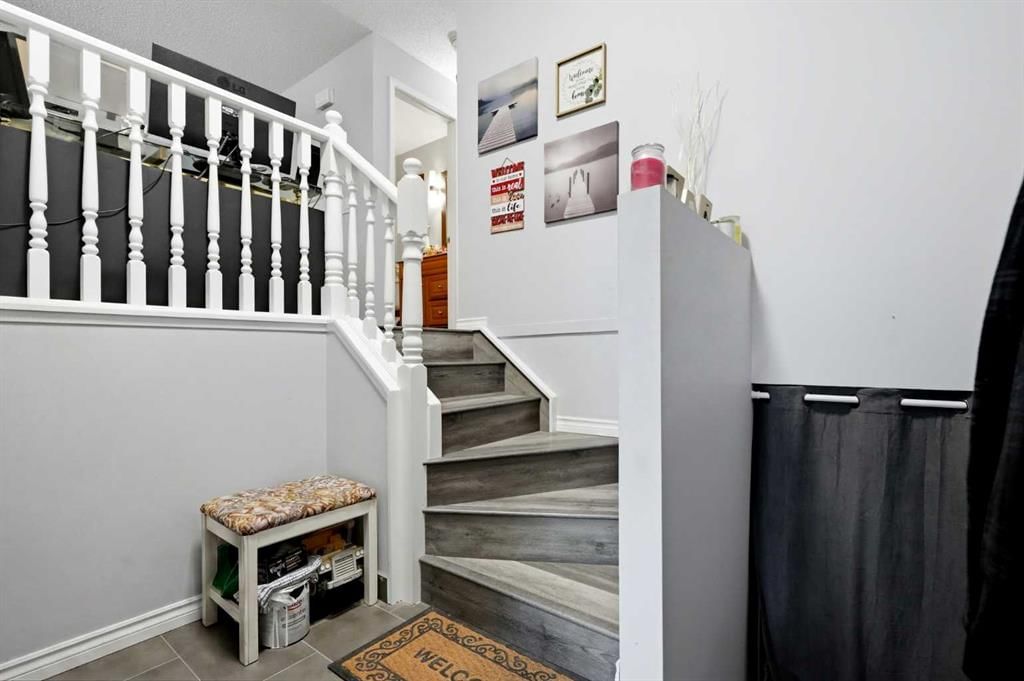 40 McKerrell Close SE, Calgary — photo 3 of 42