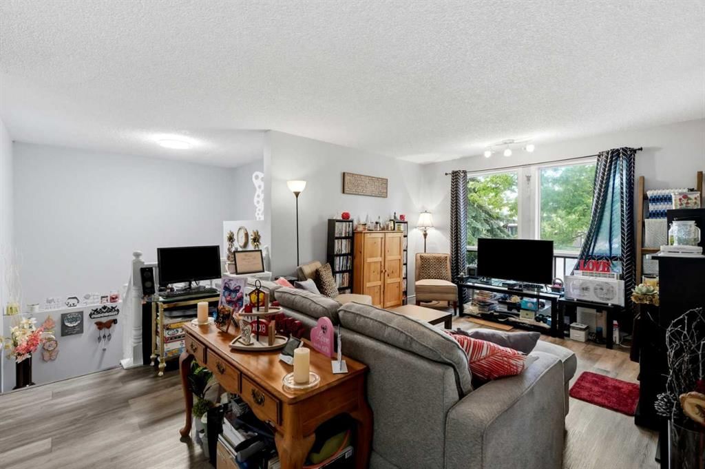 40 McKerrell Close SE, Calgary — photo 4 of 42