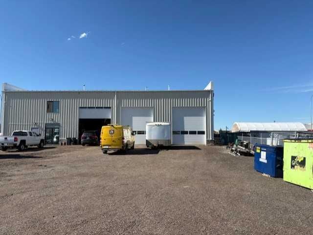 5235 28 Avenue, Calgary — main listing photo