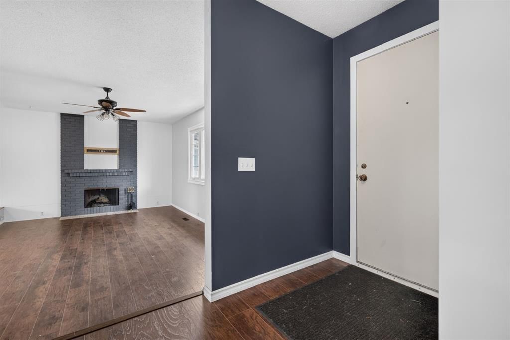 35 Penworth Place SE, Calgary — photo 4 of 34