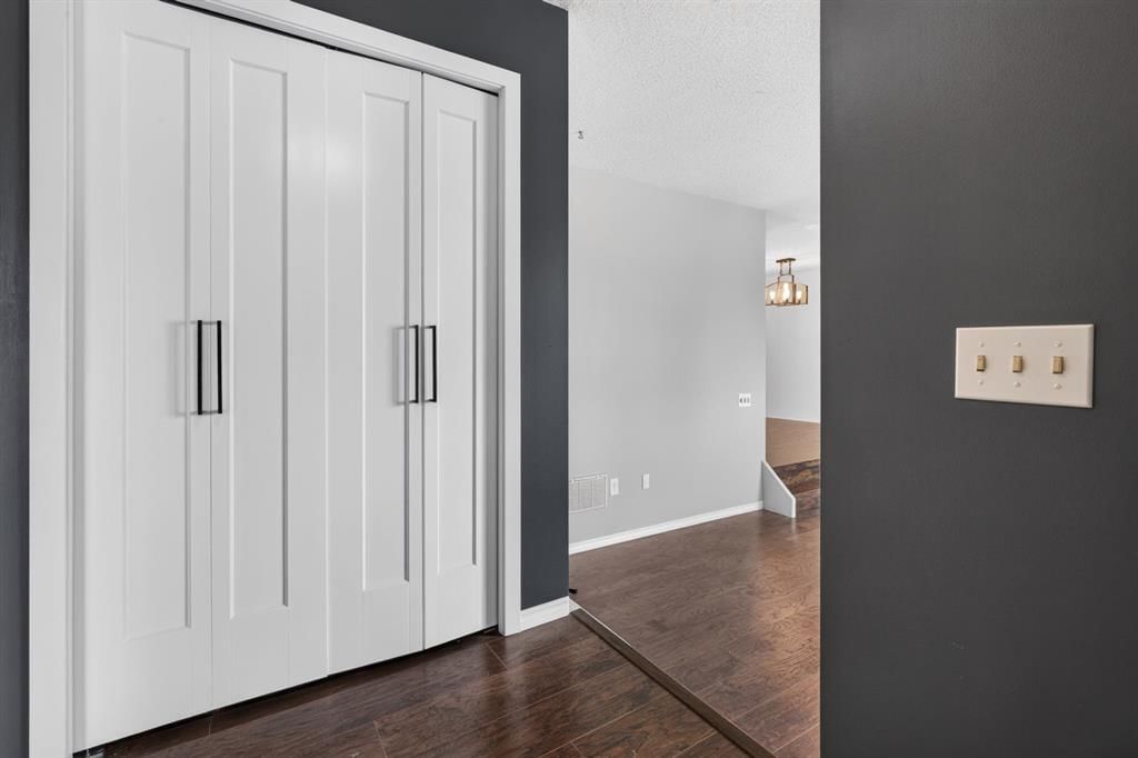 35 Penworth Place SE, Calgary — photo 5 of 34