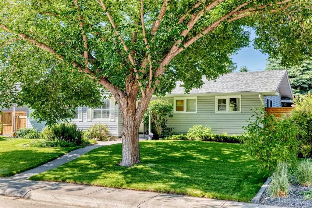 10435 Mapleridge Crescent SE, Calgary — photo 4 of 40