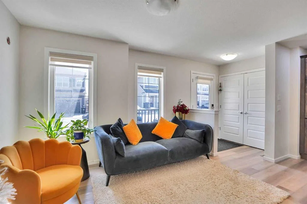 60 Cityside Grove NE, Calgary — photo 3 of 33