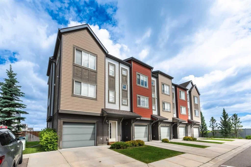 82 Copperstone Common SE, Calgary — photo 2 of 38