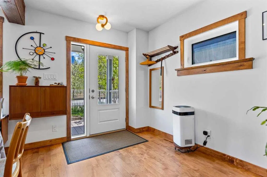 726 Memorial Drive NW, Calgary — photo 3 of 46