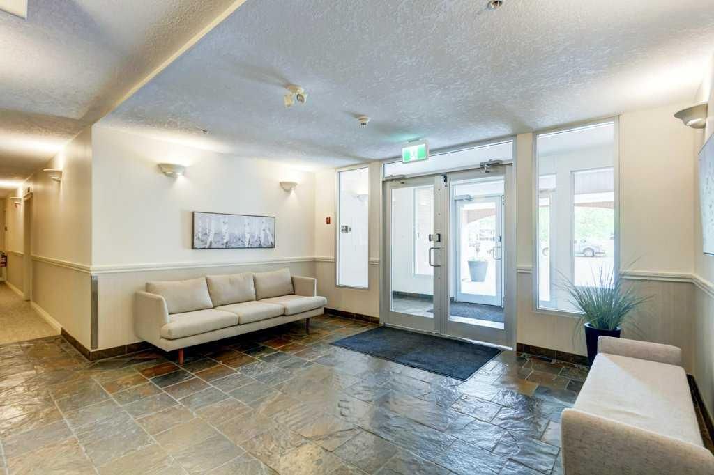 105, 2 Hemlock Crescent SW, Calgary — photo 3 of 35