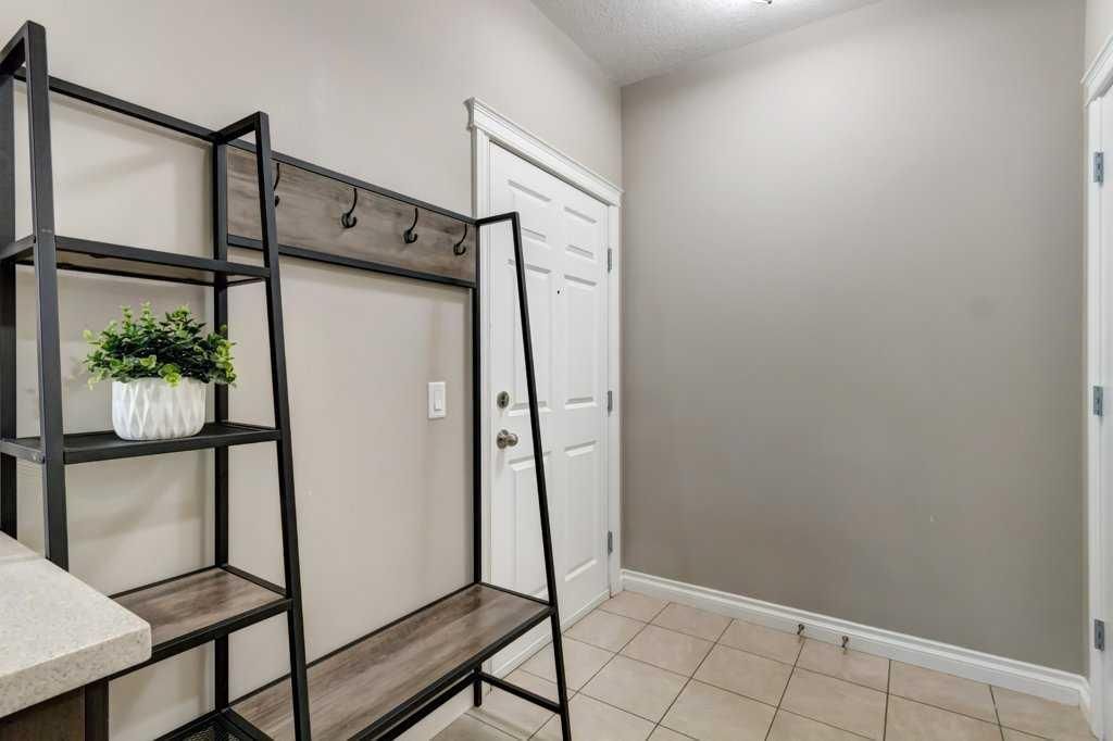 105, 2 Hemlock Crescent SW, Calgary — photo 5 of 35