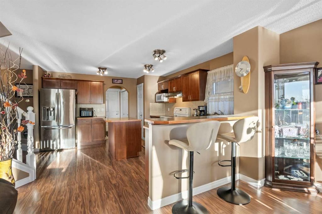 67 Evansmeade Crescent NW, Calgary — photo 3 of 38