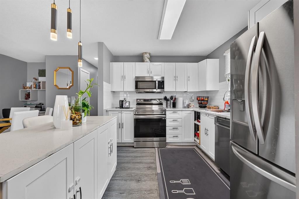 200 Fonda Drive SE, Calgary — photo 5 of 41