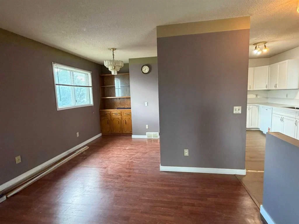 250 Falmere Way NE, Calgary — photo 3 of 32