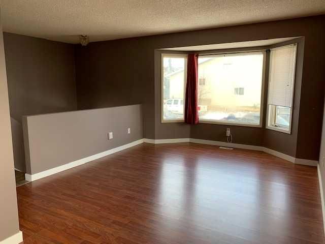 250 Falmere Way NE, Calgary — photo 4 of 32