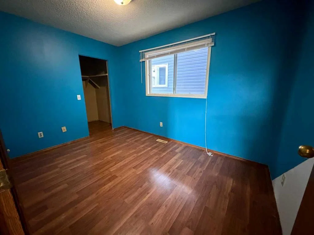 250 Falmere Way NE, Calgary — photo 5 of 32