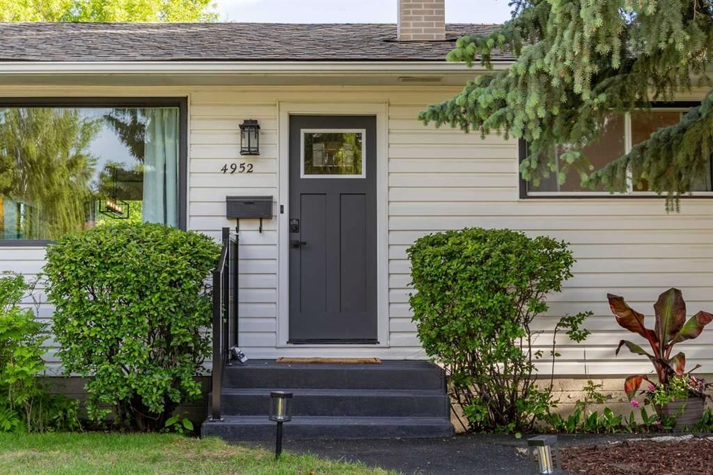 4952 Vanguard Road NW, Calgary — photo 2 of 45