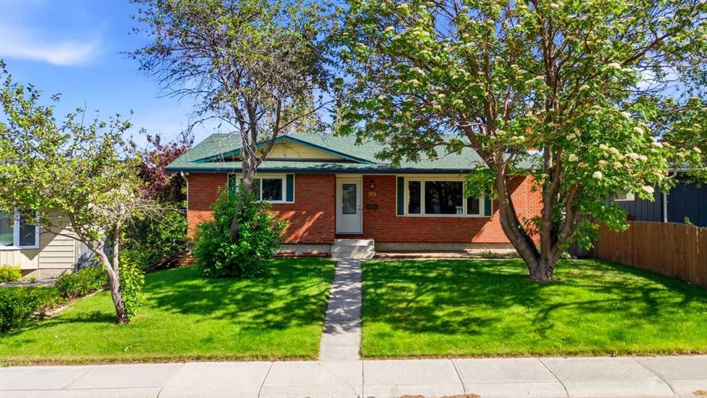 1251 Hunterquay Hill NW, Calgary — main listing photo