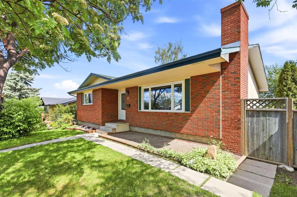 1251 Hunterquay Hill NW, Calgary — photo 4 of 41