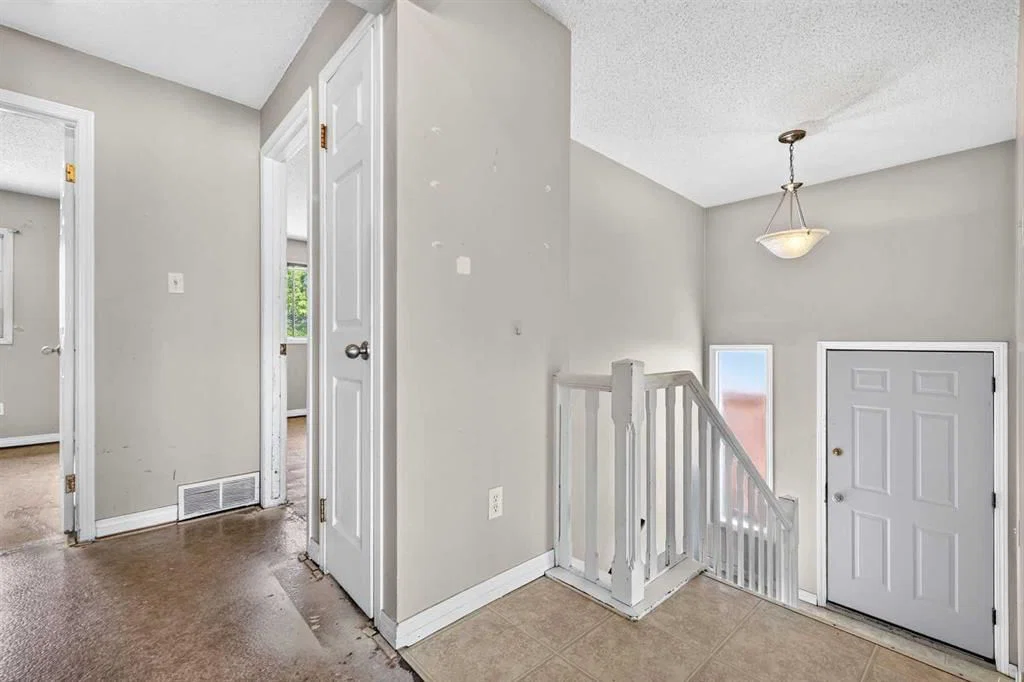 42 Huntford Close NE, Calgary — photo 4 of 49