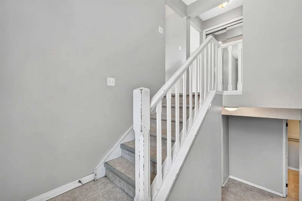 42 Huntford Close NE, Calgary — photo 5 of 49
