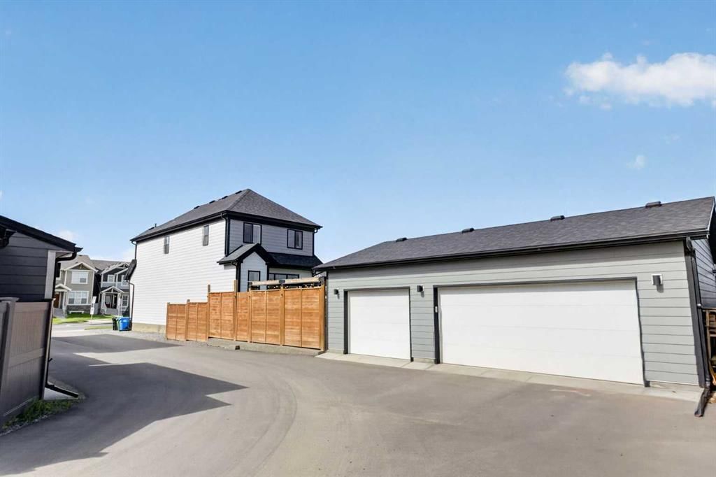 314 Masters Road SE, Calgary — photo 5 of 50