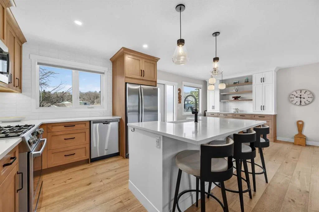 8927 48 Avenue NW, Calgary — main listing photo