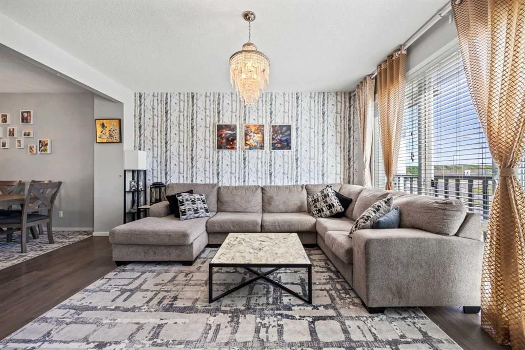 9121 52 Street NE, Calgary — photo 4 of 34