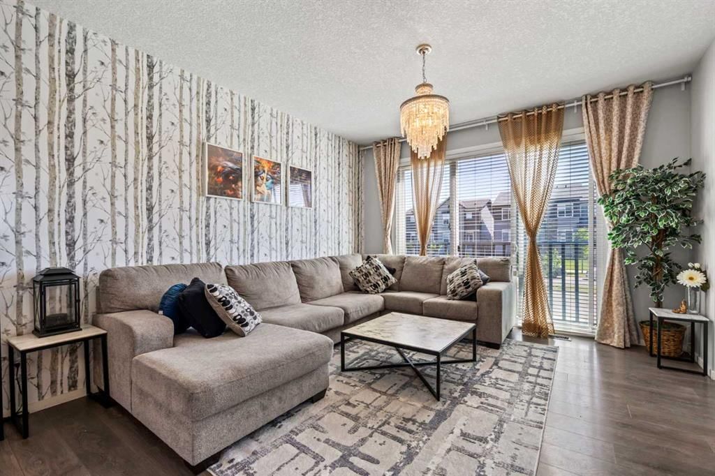 9121 52 Street NE, Calgary — photo 5 of 34