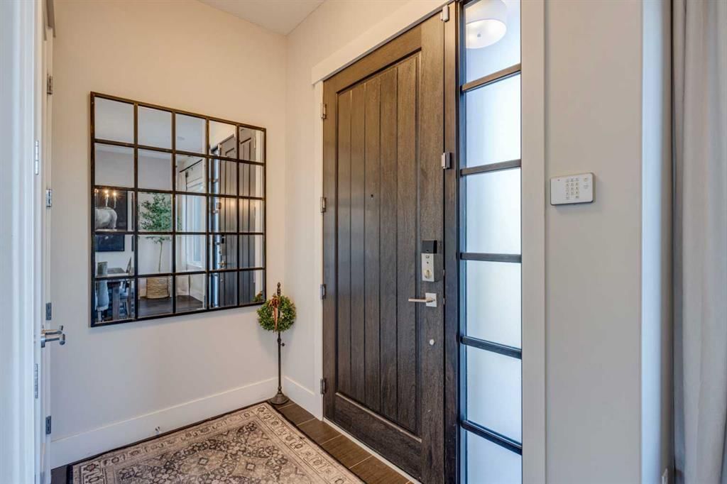 921 42 Street SW, Calgary — photo 3 of 42