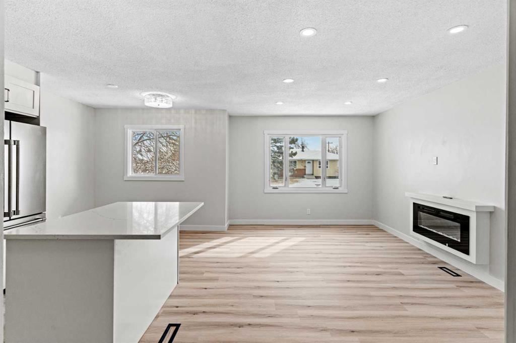 937 Marcombe Drive NE, Calgary — photo 4 of 38