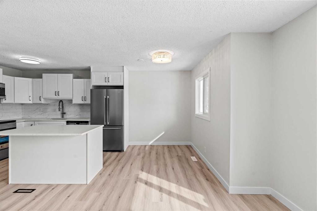 937 Marcombe Drive NE, Calgary — photo 5 of 38